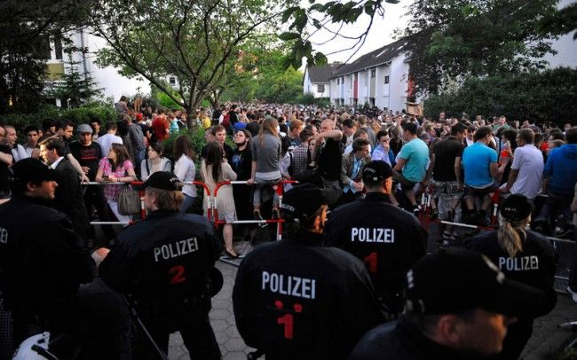 Facebook Party Gets Crashed by Over 1,500 People