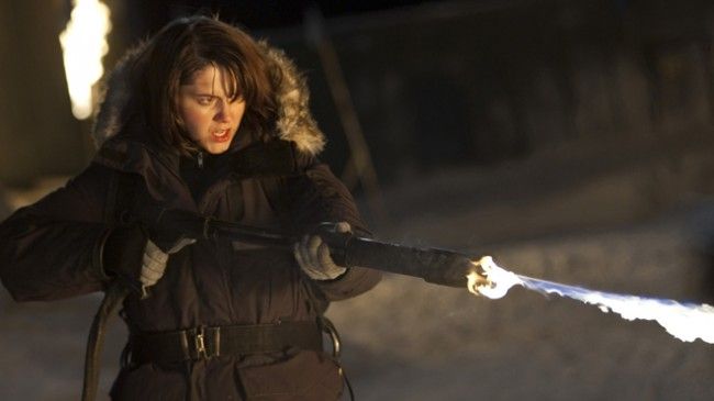 The Thing (2011) – Movie Review – Limp Remake Imitating Prequel