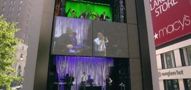 Windows Phone 7 (Mango Release) – Mash-Up – Sell Out Spotlight